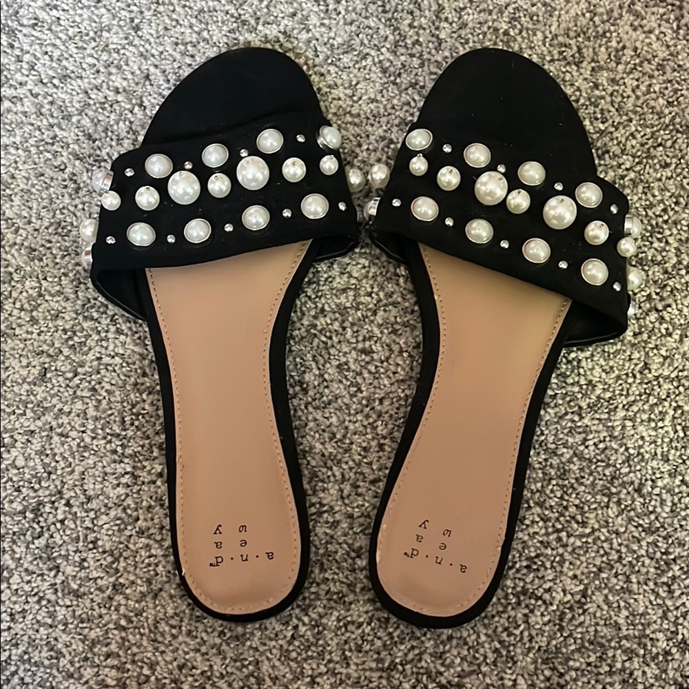 Black Pearl Embellished Women's Slides